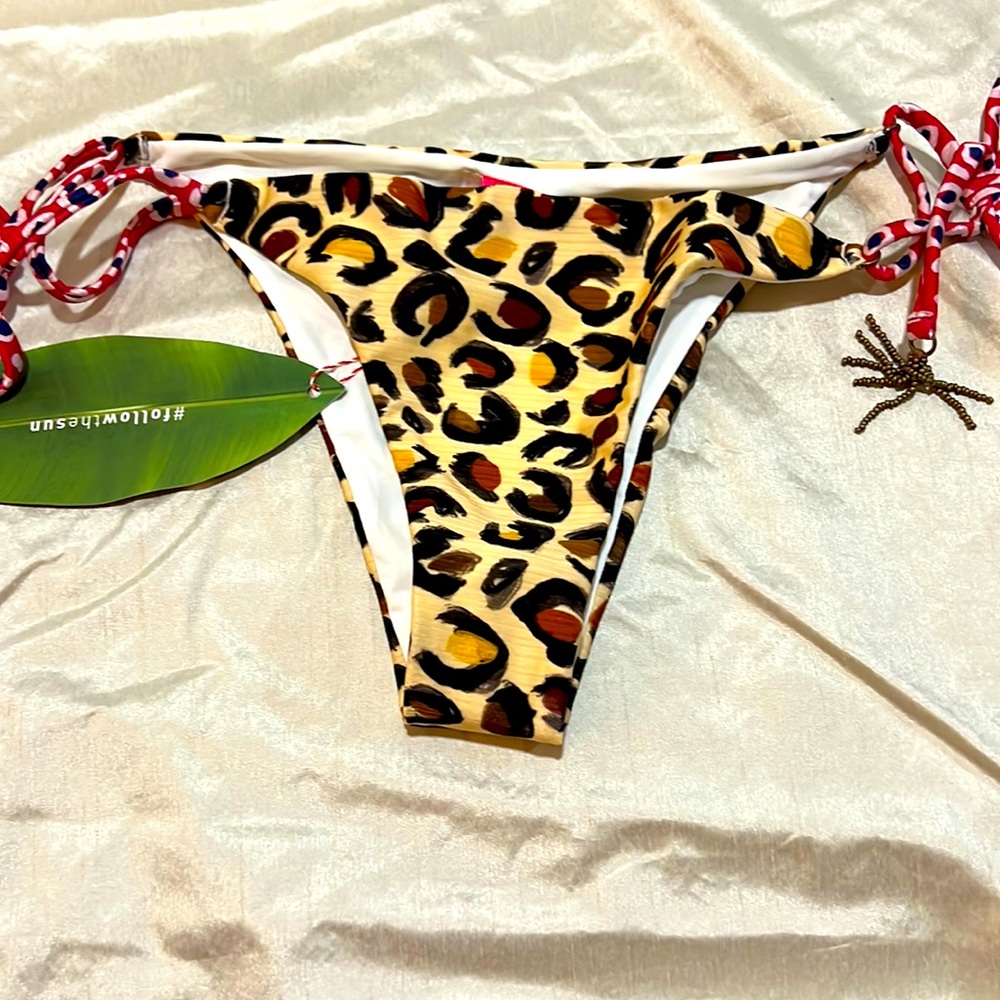 Farm rio leopard bikini bottom in extra large, ties in the side w beaded tassle